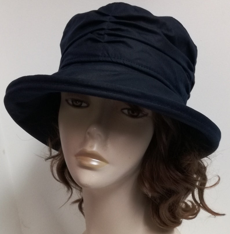 Black rain hat for women Lizzie is a ruched waterproof ladies wax cotton hat. image 3