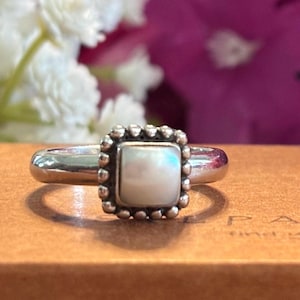 Silpada Sterling Silver Mother of Pearl button framed Ring R1617