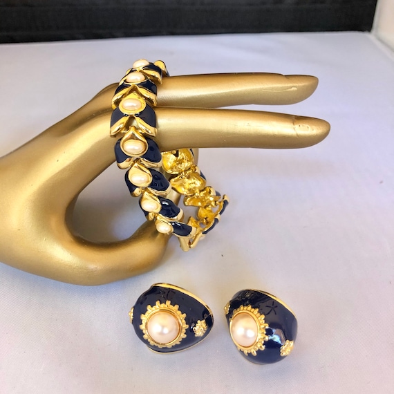 Vintage Joan Rivers Pearl Bracelet and Earrings - image 4