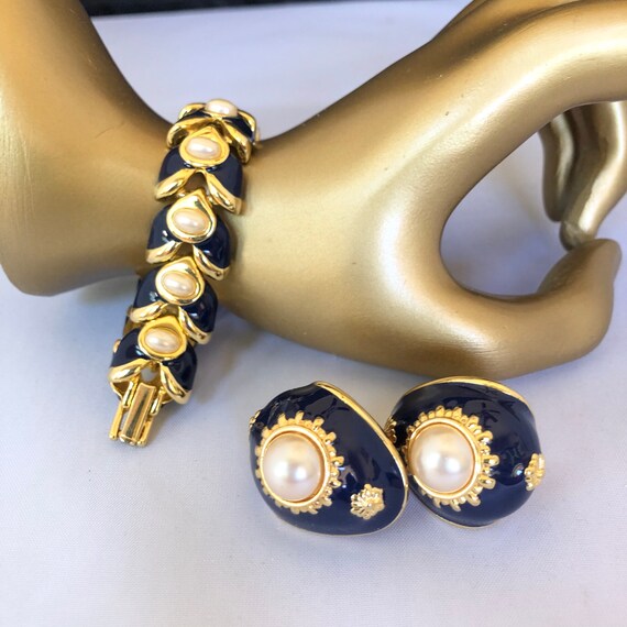 Vintage Joan Rivers Pearl Bracelet and Earrings