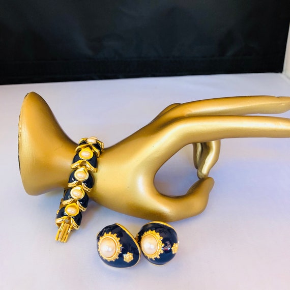 Vintage Joan Rivers Pearl Bracelet and Earrings - image 2