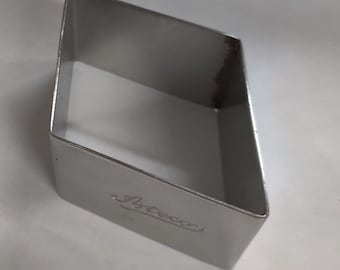 Ateco Diamond Heavy #4908 Stainless Steel Form/ Mold Size: 3.5" length and are 1.4" high.