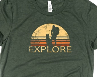 Chemise Explore / Berger allemand / Randonnée / Chemise de randonnée / Cadeau pour amoureux des chiens / Chemise de randonnée pour chien / Chemise pour chien / Randonnée en extérieur / Fourrure pour bébé