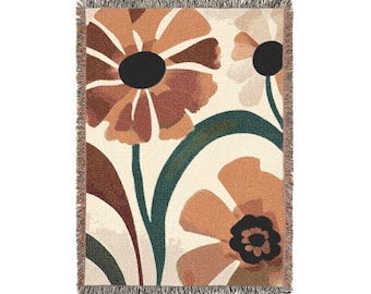 Coperta intrecciata con motivo floreale retrò / Plaid boho con fiori, disponibile nei toni della terra o del verde acqua.