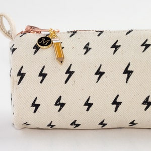 Étui à crayons à monogramme. Trousse à crayons. Jolie trousse à crayons. Pochette à crayons. Cadeau pour enfants. Cadeau de remerciement pour l'enseignant. Retour à l'école. Cadeau étudiant