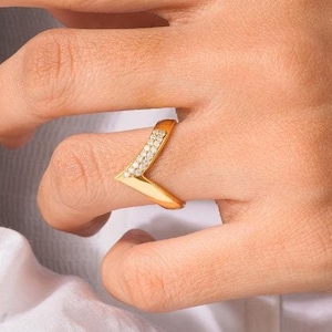 Lab Grown Diamonds Chevron V-Shaped Wedding Band