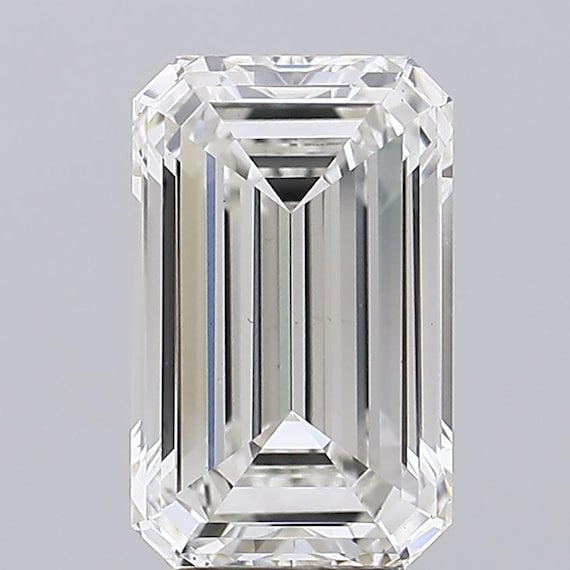 5カラットのエメラルドカットのラボグロウンダイヤモンド（婚約指輪