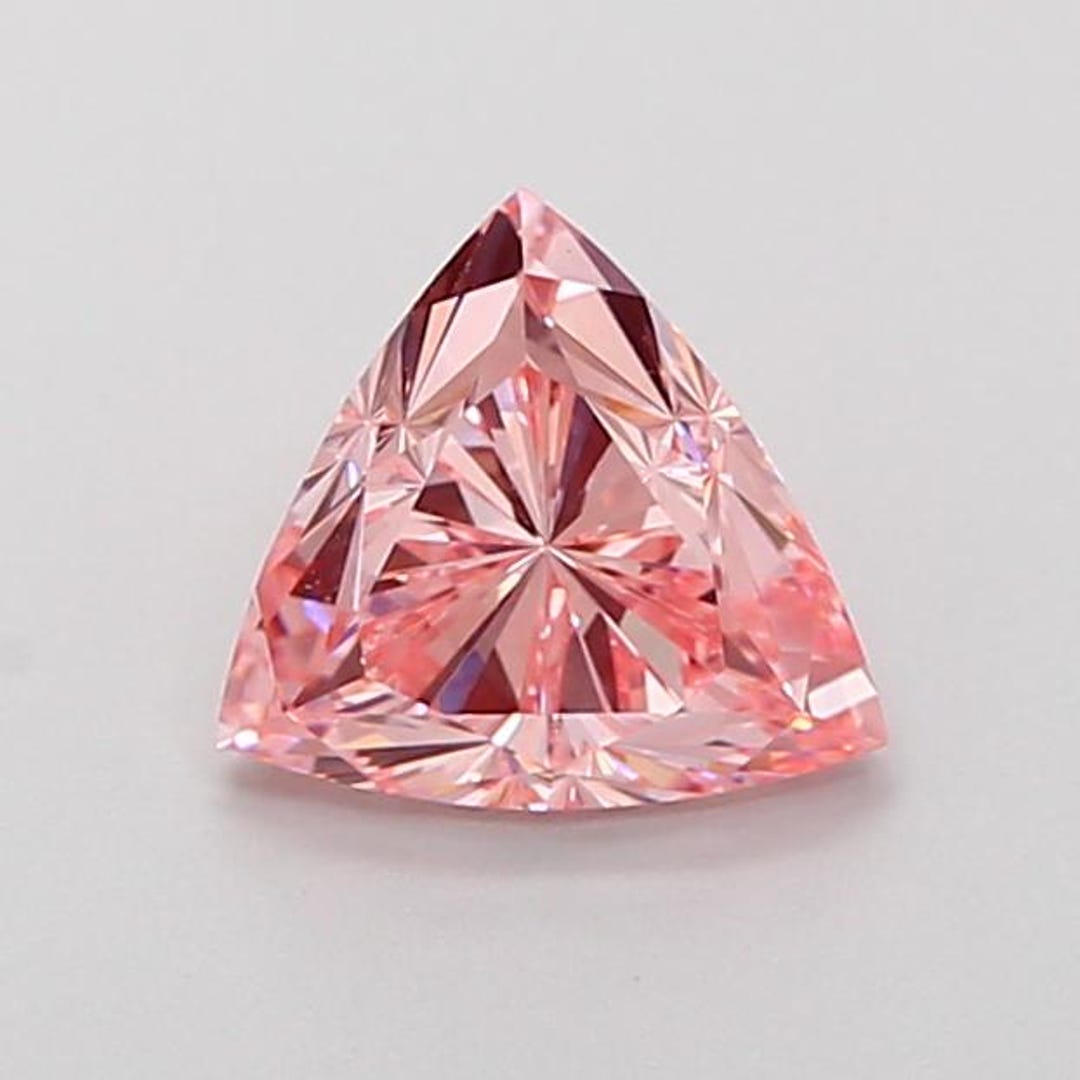 フライングダイヤモンド ケアニ シグネイチャーモデル9.5 ピンク 1 CT Fancy Vivid Pink Triangle Cut Lab Grown Diamond for