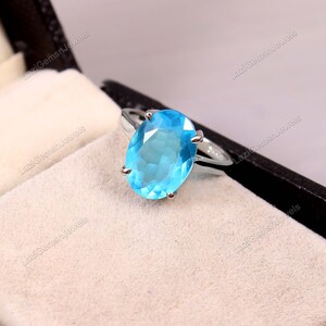 Anello elegante con topazio blu in argento sterling 925 massiccio e pietra preziosa naturale ~ Pietra portafortuna del mese di novembre ~ Anello con topazio di design ~ Regalo per lei