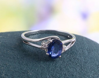 Natural blue Sapphire Ring Dainty Cluster Ring Simple Ring Minimalist Ring Promise Ring 925 Sterling Silver handmade Ring Moms Gift her