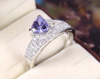 Tanzanite Ring Minimalist Ring Trillion Ring Art deco Ring Jewelry Ring Promise Ring Pave Ring 925 Sterling Silver Moms Wife Gift her