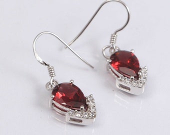 Garnet Earrings / Garnet Drop Earrings / Garnet Dangle Earrings / Garnet Faceted Earrings / January Birthstone / Red Stone Earrings