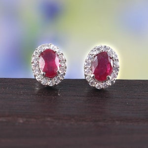 オーバルルビーイヤリングスタッドイヤリングハローイヤリングミニマリストスタッドイヤリングボヘミアンジュエリー925スターリングシルバーステートメントイヤリングウェディングギフト彼女