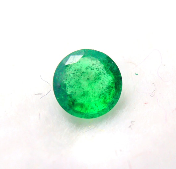 Émeraude Naturelle Zambie 3,84 Carats - Non Huilée, Non Traitée, Cabochon Transparent