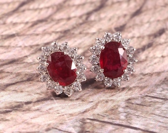 Pendientes de rubí natural, pendientes de tuerca delicados, pendientes llamativos minimalistas, pendientes de piedra natal de julio