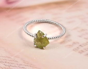 Raw peridot ring,  925 silver Raw Gemstone Ring,Healing crystal Ring, Birthday gift ring, Women's Ring