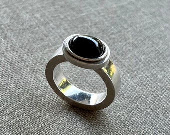Silber Ring mit schwarzem Sterndiopsid