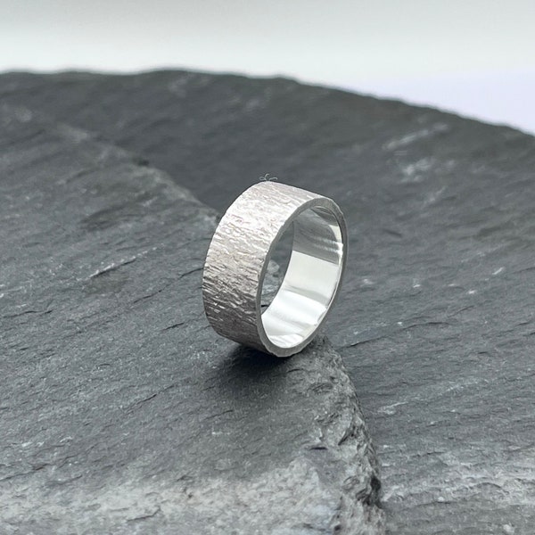 Gehämmerte Ring aus Silber