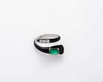 RING WHITE GOLD 18k handmade white diamond 0.25ct emerald 0.65 ct black enamel