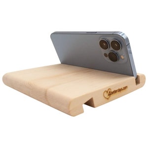 Mobile phone holder &#39;Holdy&#39; made of swiss stone pine wood | fragrant | ideal for all common smartphones, tablets and e-readers | Made in Europe