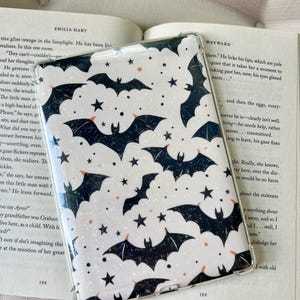 Halloween Kindle Insert: Bats & Fall Vibes - Decorative E-Reader