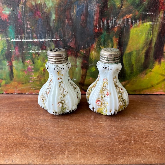 Early American Pattern Glass Style White Painted Shakers Vintage Possibly Antique