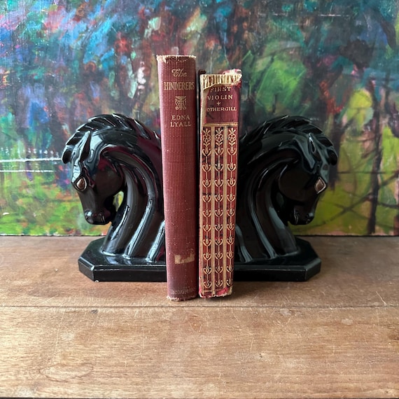 Red & Gold Book Decor Set Antique First Violin / The Hinderers