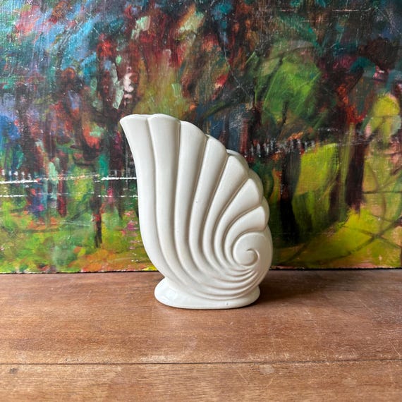 White Ceramic Nautilus Seashell Cornucopia Vase Vintage