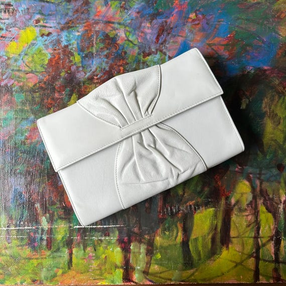 Brio 80s White Faux Leather Envelope Bow Clutch