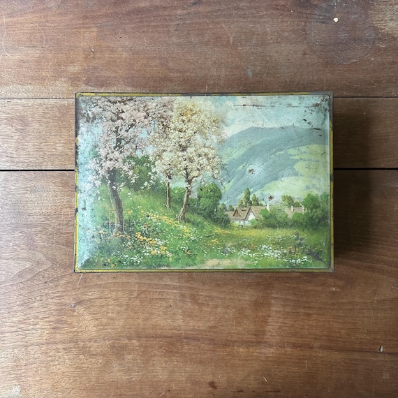 National Biscuit Company Country Cottage Tin Vintage