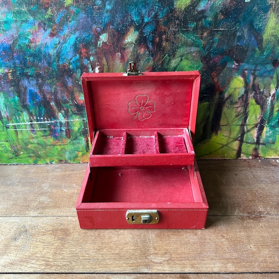 Red & Gold Two Tiered Leather Jewelry Box Four Leaf Clover Lid