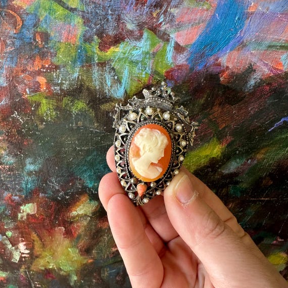 Florenza Faux Pearl Cameo Brooch / Pendant with Crown