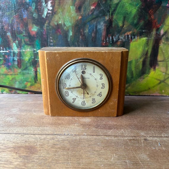 General Electric Wood Table Clock Model 7H162