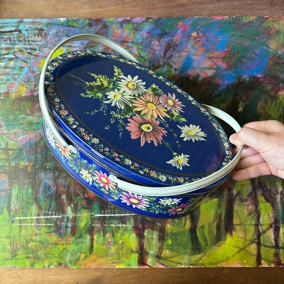 Huntley & Palmers Blue Daisies Biscuit Tin
