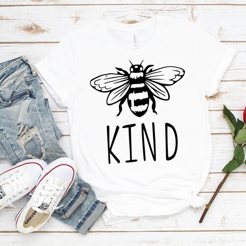 Pliki SVG „Be Kind”, „Kindness SVG”, „Bee Graphic” do sublimacji Cricut Silhouette i projektowania cyfrowego