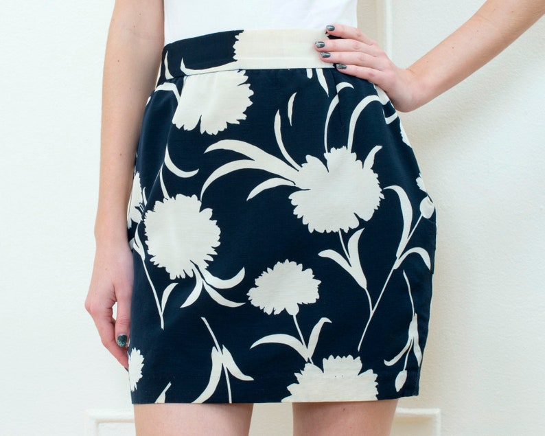 90s small 25 waist navy blue flower print mini pencil skirt vintage moschino blue floral mini skirt high waist peony print skirt