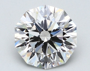 Può includere: Un diamante trasparente di taglio ottagonale con molte sfaccettature.