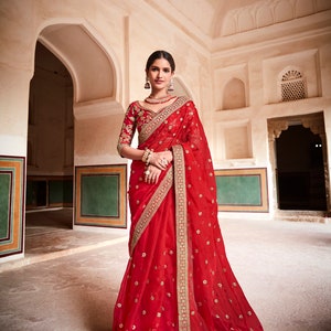 Red dulhan best sale saree