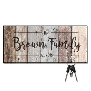 Personalized Rustic Wood Plank Look Family Key Hanger - Wall mount key holder - Personalized Key holder - Key holder wall