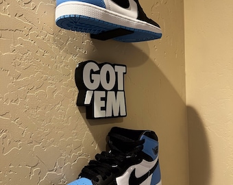 Got Em-sneakerbord en zwevende standaard/display Snkrs