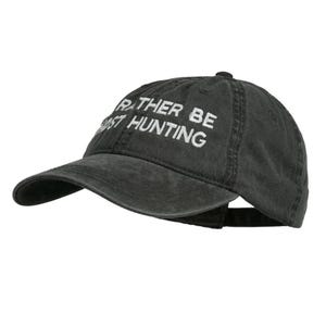Peut inclure: Une casquette de baseball noire avec le texte "I'd rather be ghost hunting" brodé en blanc.