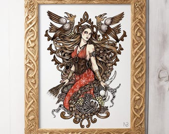 Könnte beinhalten: Eine gerahmte Illustration einer Frau mit langen braunen Haaren, die ein rotes Kleid und ein schwarzes Korsett trägt. Sie ist umgeben von nordischen Symbolen und Bildern, darunter Raben, ein Hammer und ein gehörnter Helm. Das Bild befindet sich in einem Holzrahmen mit aufwendigen Schnitzereien.