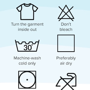 Puede incluir: Un gr&aacute;fico titulado Care instructions con iconos de l&iacute;neas negras y texto. Las instrucciones incluyen: dar la vuelta a la prenda, no usar lej&iacute;a, lavar a m&aacute;quina en fr&iacute;o a 30 grados, secar preferiblemente al aire, secar en secadora a baja temperatura y no planchar el estampado.