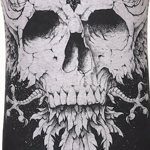 Xtreme Couture By Affliction Skull & Cross Bones Cotton Graphic T - Foto 9