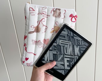 Quilted Kindle / E-Reader Sleeve - Kitty Valentine Fabric with White Lining