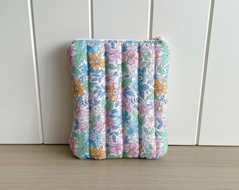 Quilted Kindle / E-Reader Sleeve - Garden Floral Fabric with Cream Lining
