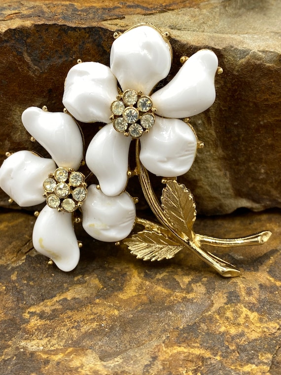 Vintage 1940\u2019s gold snail brooch with white and green beads