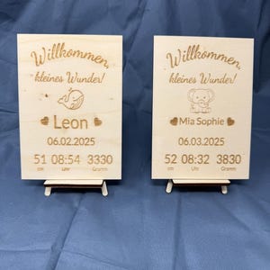 Personalisierte Holzkarte zur Geburt