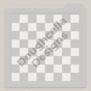 以下が含まれることがあります： 白とグレーの正方形の市松模様のグレーのステンシル。ステンシルは右上隅にタブがあり、「Doughcella Designs」というテキストが画像に斜めに印刷されています。