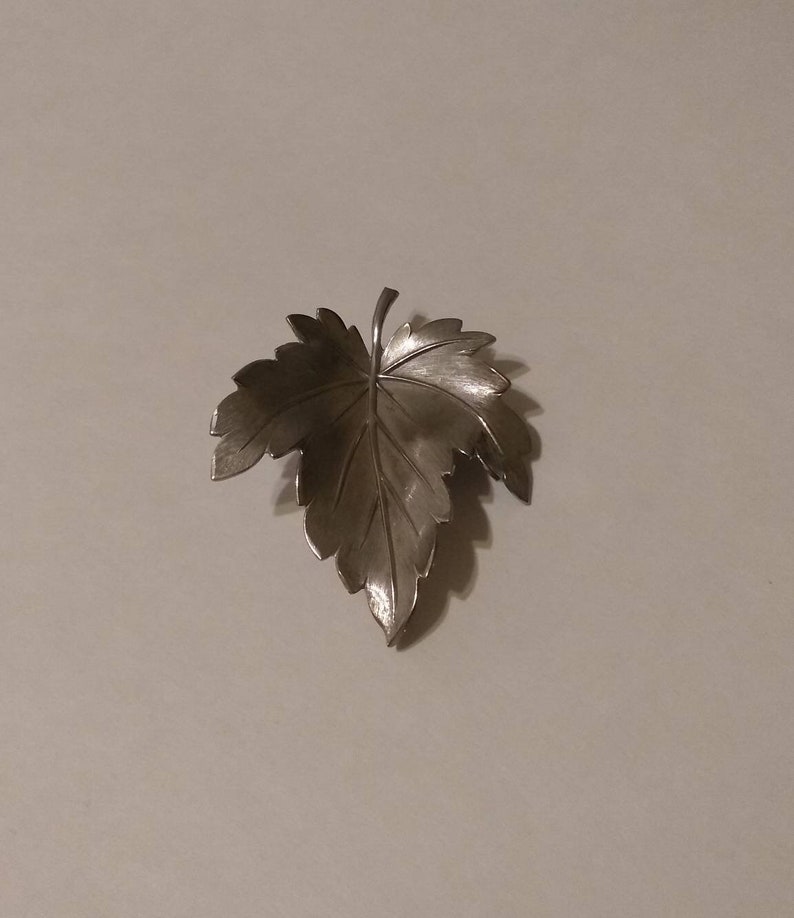 Silver-tone leaf brooch signed Giovann maple leaf